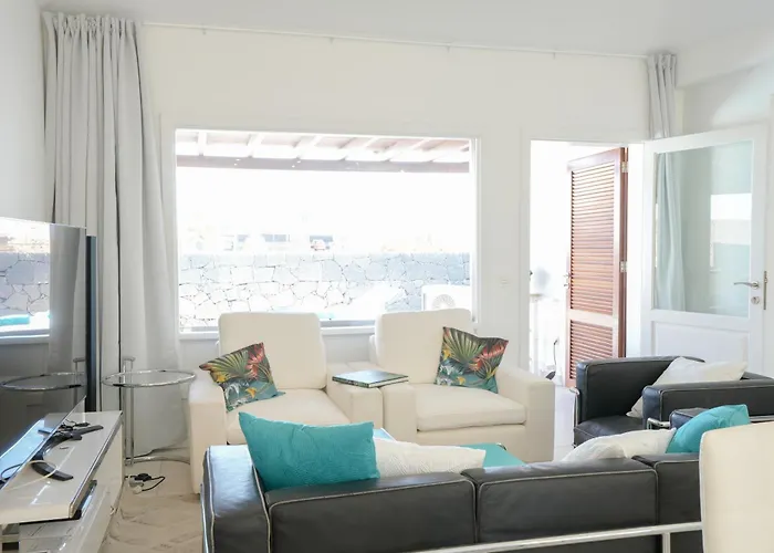 Yasmina Villa *